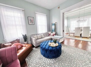 Smart TV, fireplace - Elegant, Newly Renovated, Mins from City, UAB (Birmingham)