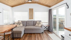 Cabana | Cortines opaques, planxa i posts de planxar i wifi gratuïta 