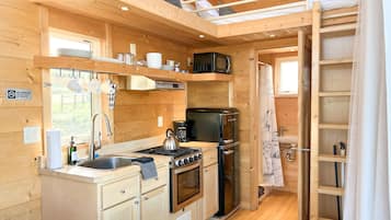 Harvard Tiny Home | Cozinha privada | Micro-ondas em uma área comum