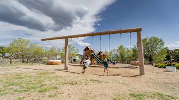 Children’s play area – outdoor