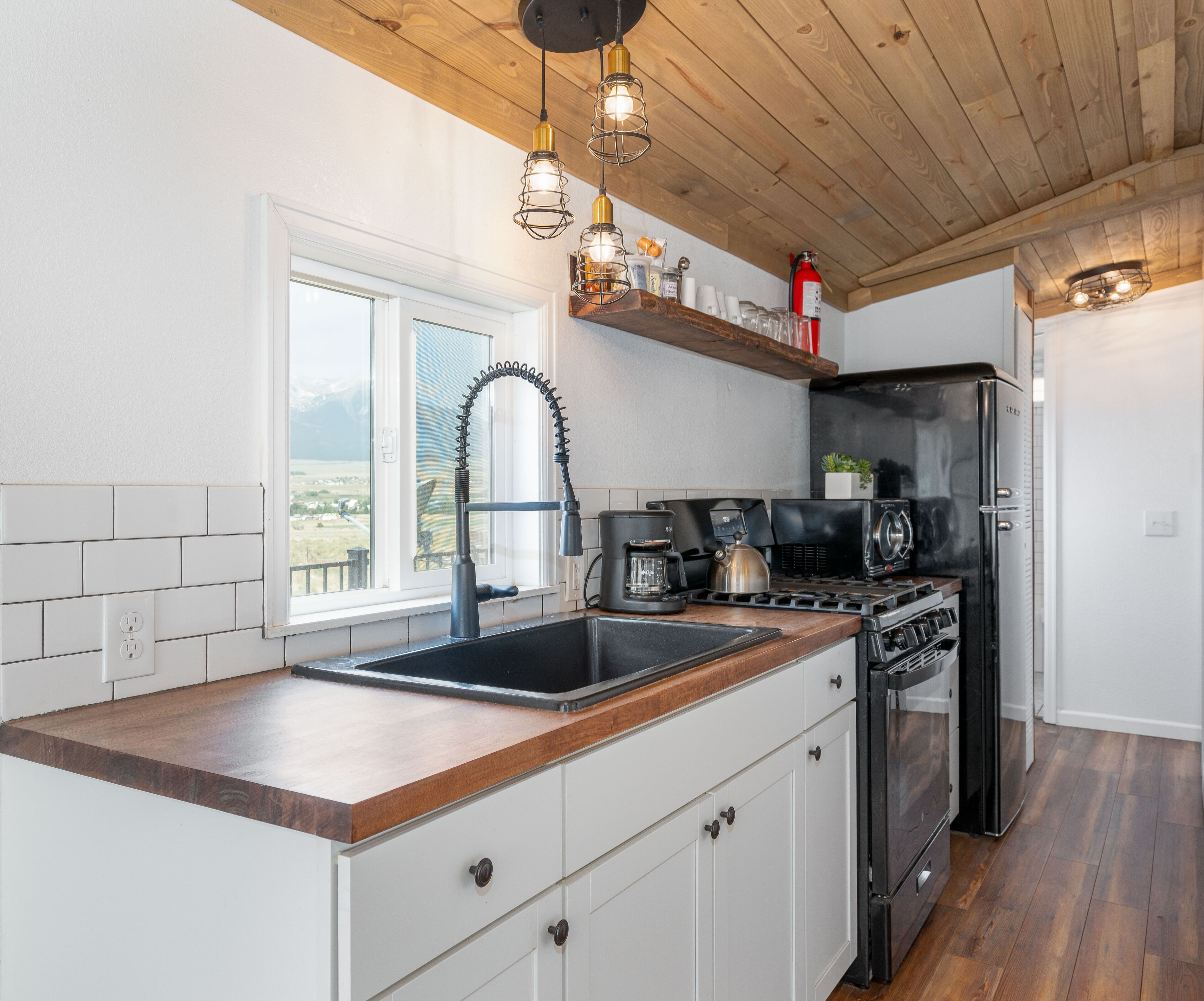 Shavano Deluxe Cabin | Private kitchen