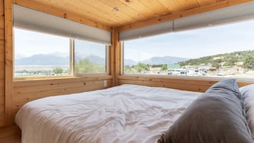 Harvard Tiny Home | Mountain view