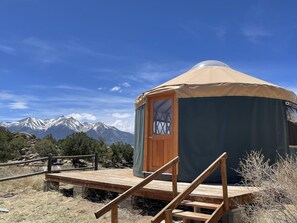 Individually decorated, individually furnished, blackout curtains - BV Overlook Camp & Lodging (Buena Vista)