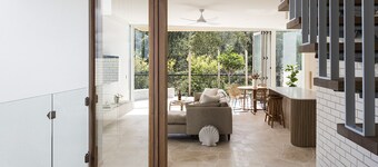 Beachfront | Scooters | Pet +Kids | Cafes & Shops