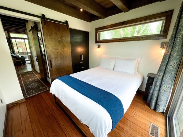 Wheel Haus | Blackout drapes, free WiFi, bed sheets - Cedar Creek Lodging & RV Park (Montrose)