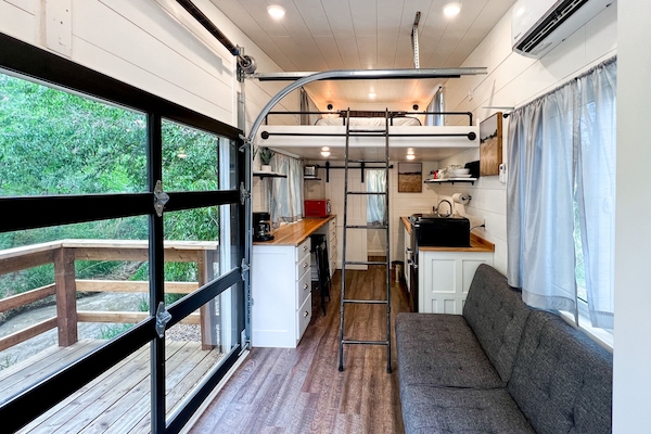 Comfort Cabin | Living area