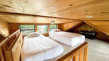 Black Canyon Cabin | 1 bedroom, blackout drapes, free WiFi, bed sheets