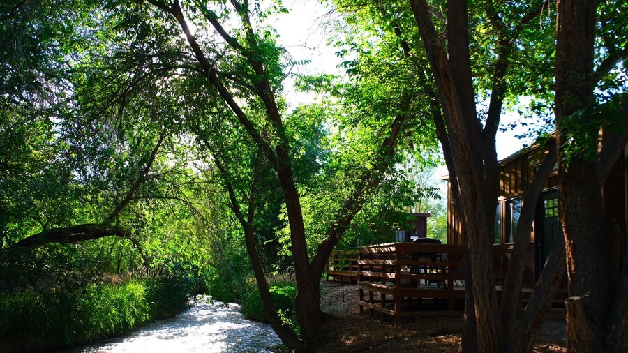 Cedar Creek Lodging & RV Park