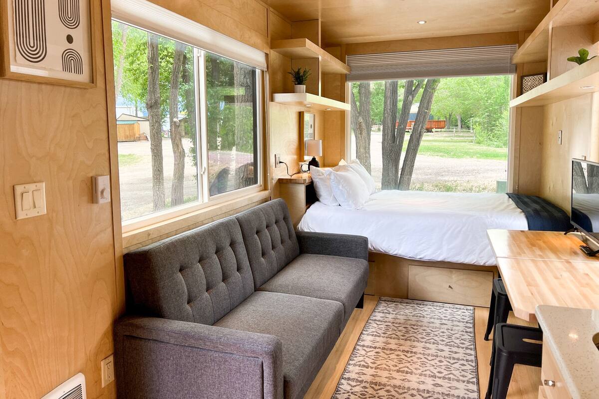 Tiny Home #5 | Blackout drapes, WiFi (free), bed sheets