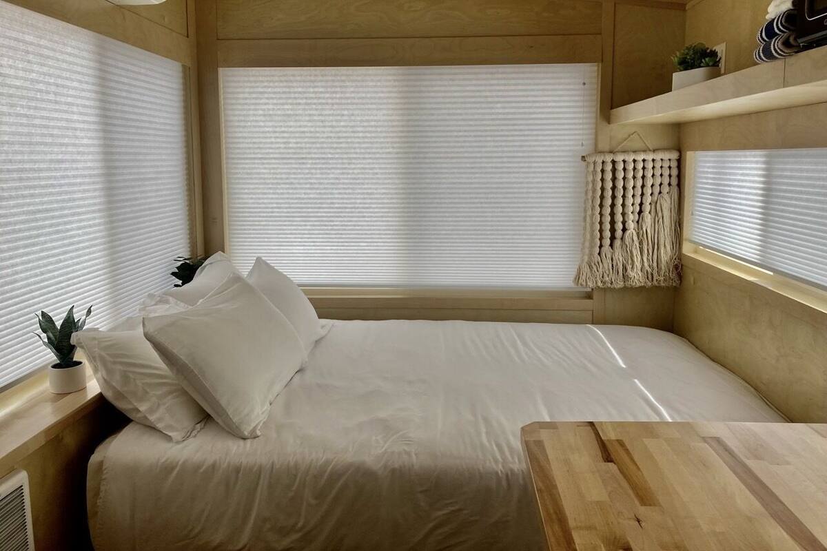 Tiny Home #7 | Blackout drapes, WiFi (free), bed sheets