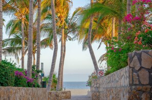 Plage privée à proximité, sable blanc