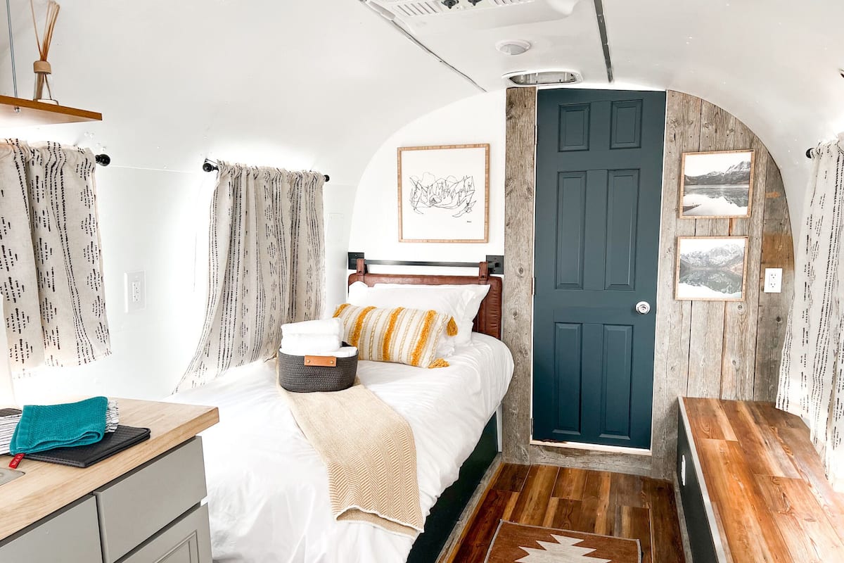 Vintage Airstream on the Colo. River (5) | 1 bedroom, individually decorated, free WiFi, bed sheets