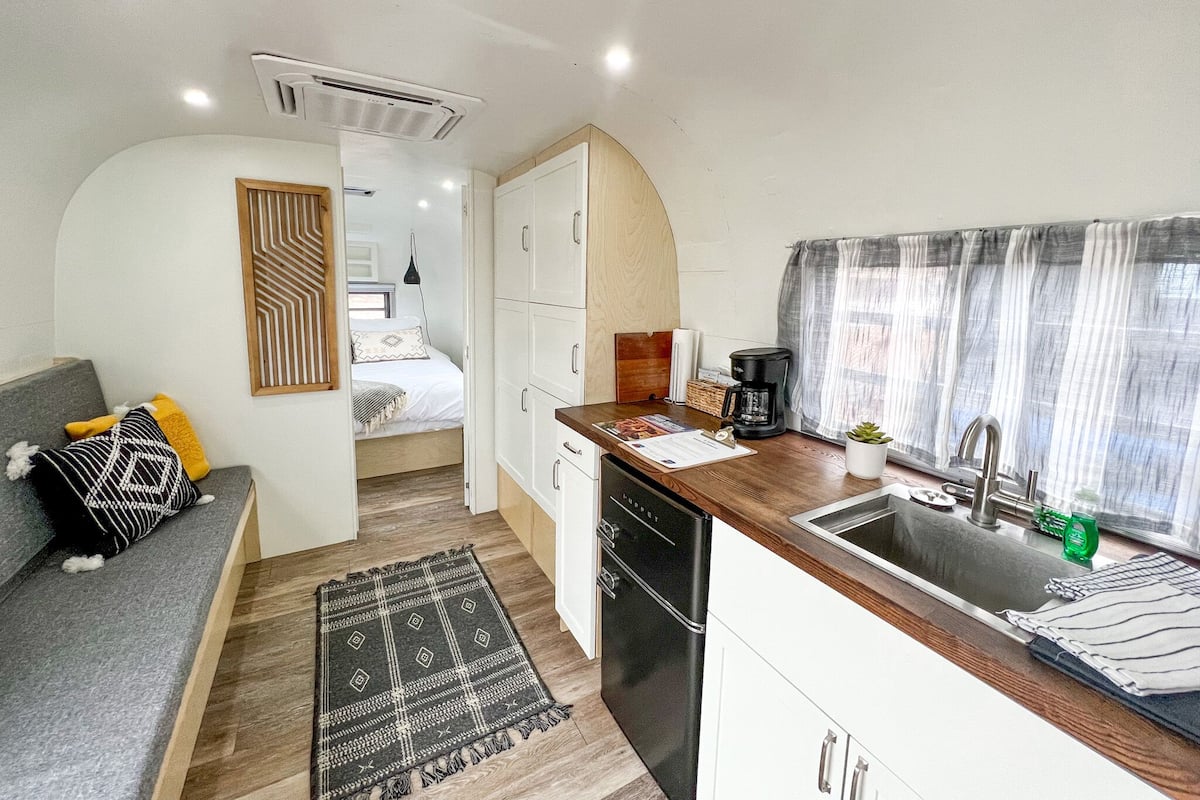 Beautiful Avion on the Colo. River (8) | WiFi (free), individually decorated, bed sheets