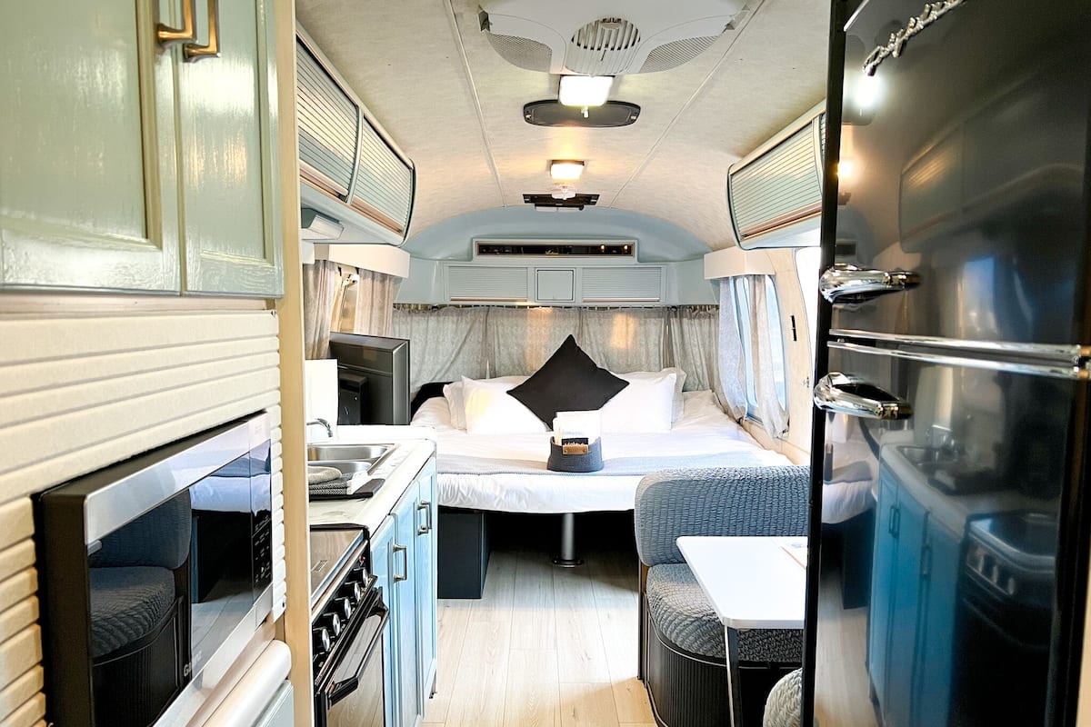 Vintage Airstream on the Colo. River (17) | 1 bedroom, individually decorated, free WiFi, bed sheets