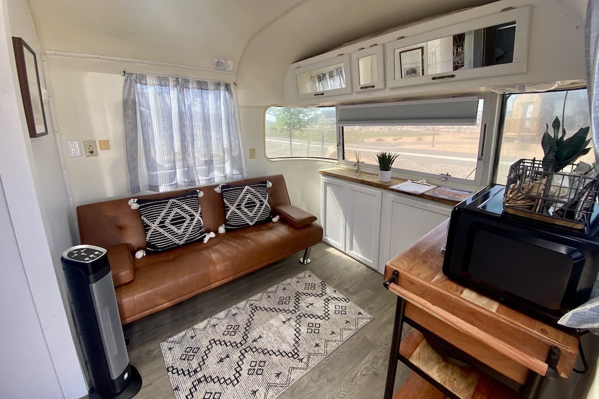 Beautiful Airstream on the Colo. River (7) | Living area