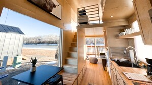 Monument "Not-so-tiny" Tiny Home (13) | Living area - Camp Eddy (Grand Junction)