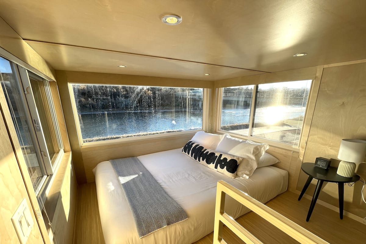 Grand Mesa XL Tiny Home (14) | WiFi (free), individually decorated, bed sheets