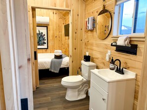 Geiman Tiny Home (9 | Bathroom - Camp Eddy (Grand Junction)