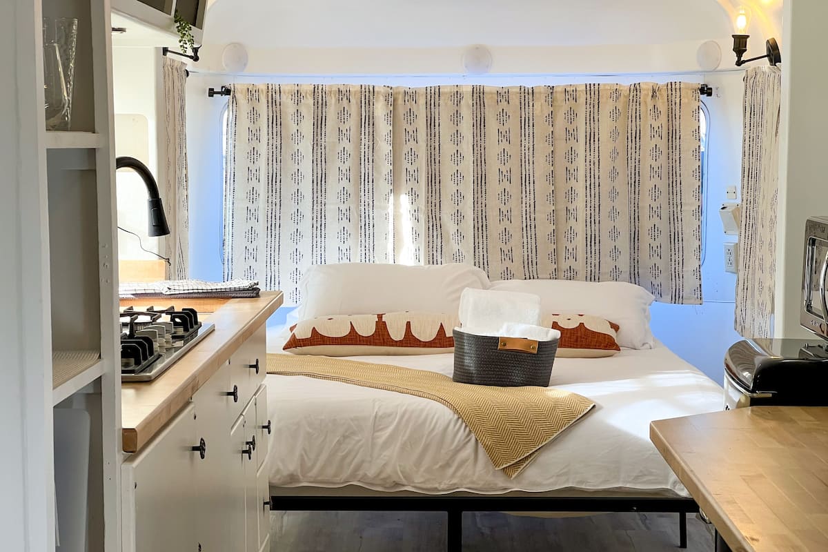Vintage Avion on the Colo. River (19) | WiFi (free), individually decorated, bed sheets