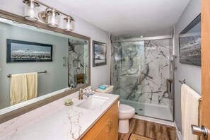 Séchoir à cheveux, serviettes fournies