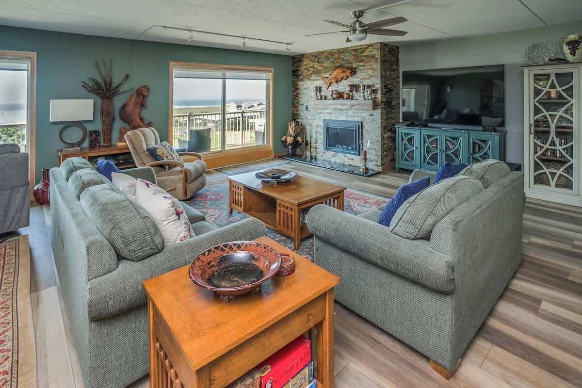 TV, fireplace, offices