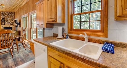 Lakefront resort retreat with screened porch, fireplace, pool, marina, & dining