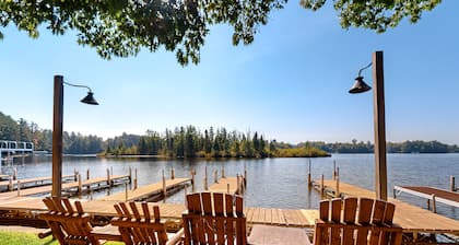 Lakefront resort retreat with screened porch, fireplace, pool, marina, & dining