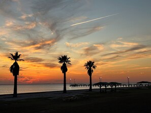 Beach - New! Drift away in Bayfront 2-bedroom Turquoise cottage (Seadrift)