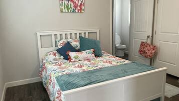 2 bedrooms, desk, travel crib, free WiFi