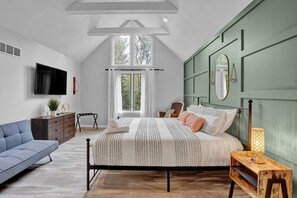 4 bedrooms, desk, iron/ironing board, travel crib