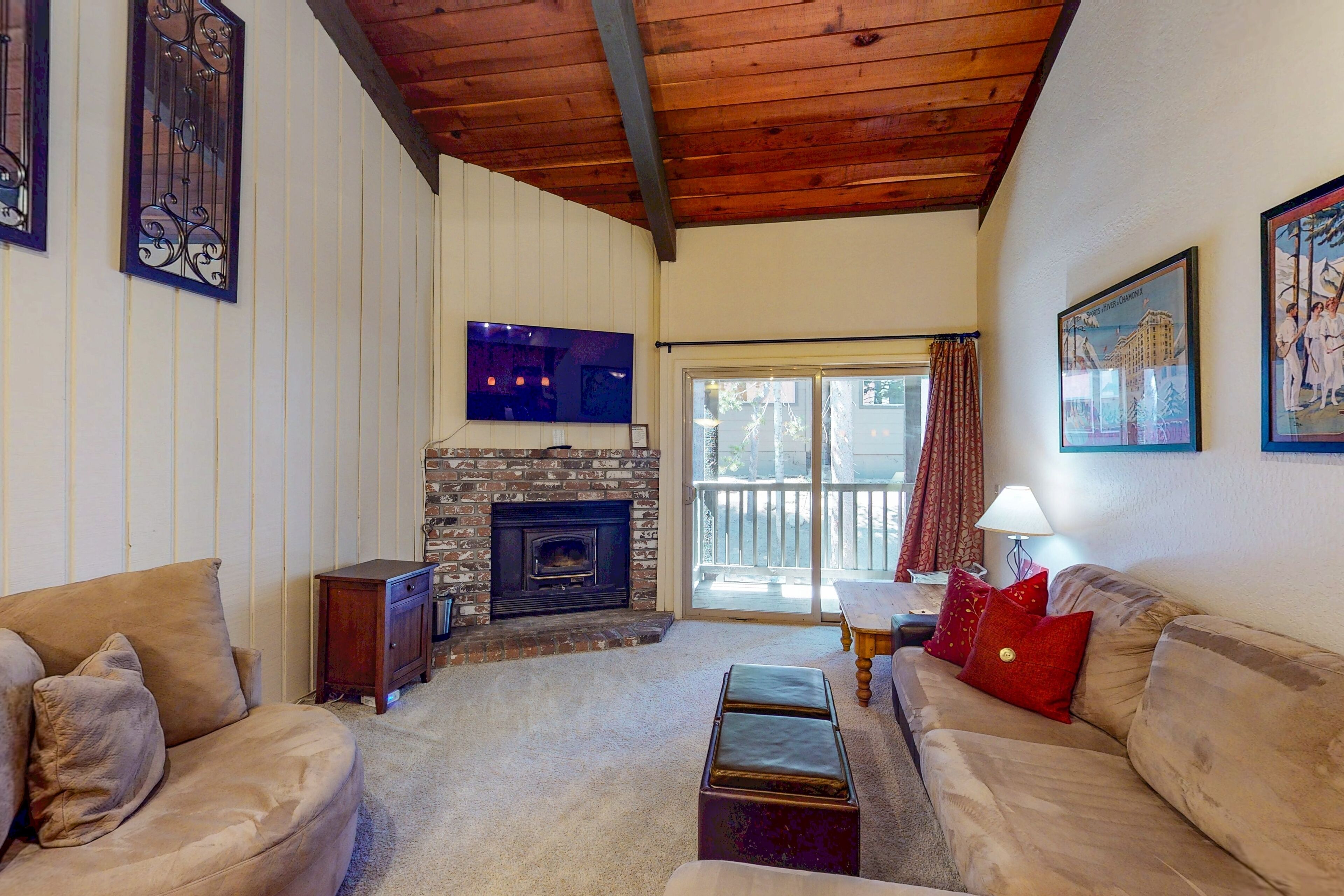 TV, peis, fotballspill og bordtennis