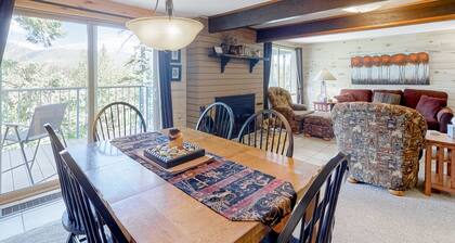 Beautiful mountain home steps to ski slopes with fireplace