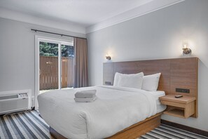 1 bedroom, WiFi - Northwinds | Deluxe Queen (Canmore)