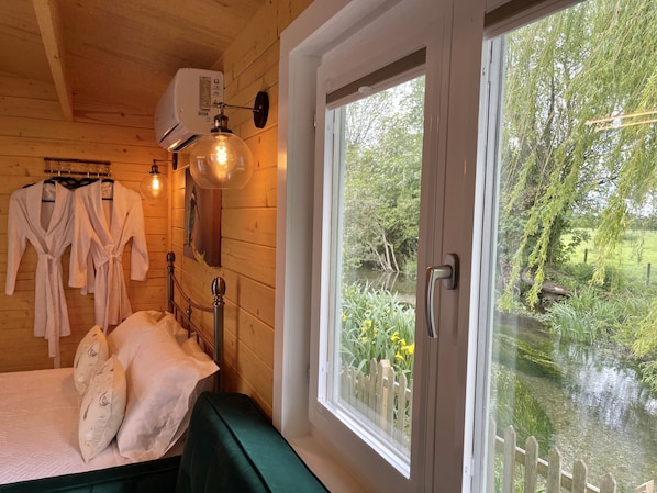 1 bedroom, travel cot, WiFi