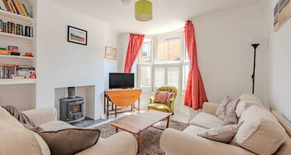 Quaint fisherman’s cottage tucked away in a quite Deal street