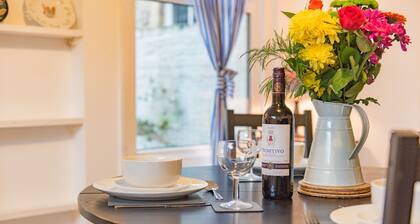 Quaint fisherman’s cottage tucked away in a quite Deal street