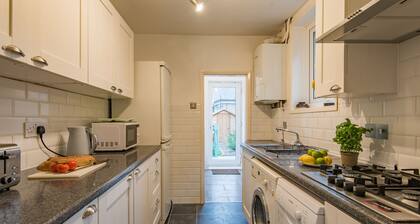 Quaint fisherman’s cottage tucked away in a quite Deal street