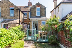 Exterior - Quaint fisherman’s cottage tucked away in a quite Deal street (Whitstable)
