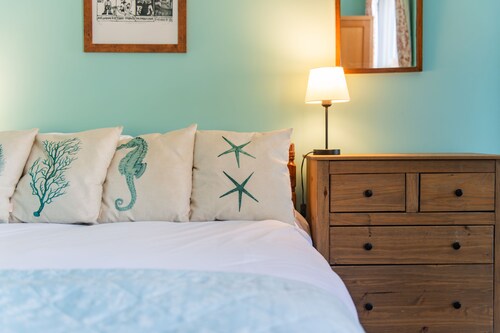Quaint fisherman’s cottage tucked away in a quite Deal street