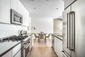 Frigorifero, microonde, forno, lavastoviglie