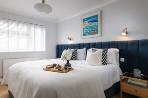 4 habitaciones, tabla de planchar con plancha y acceso a internet