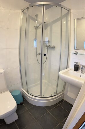 Dusche, Handtücher, Seife, Toilettenpapier