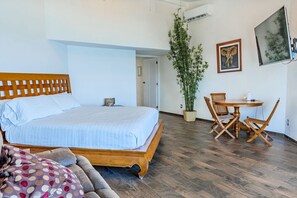 3 bedrooms, iron/ironing board, free WiFi, bed sheets - Villas Nizuc- Oceanfront 3BR 4BTH Villa • Pool - Gym - Sea Views (Cancún)