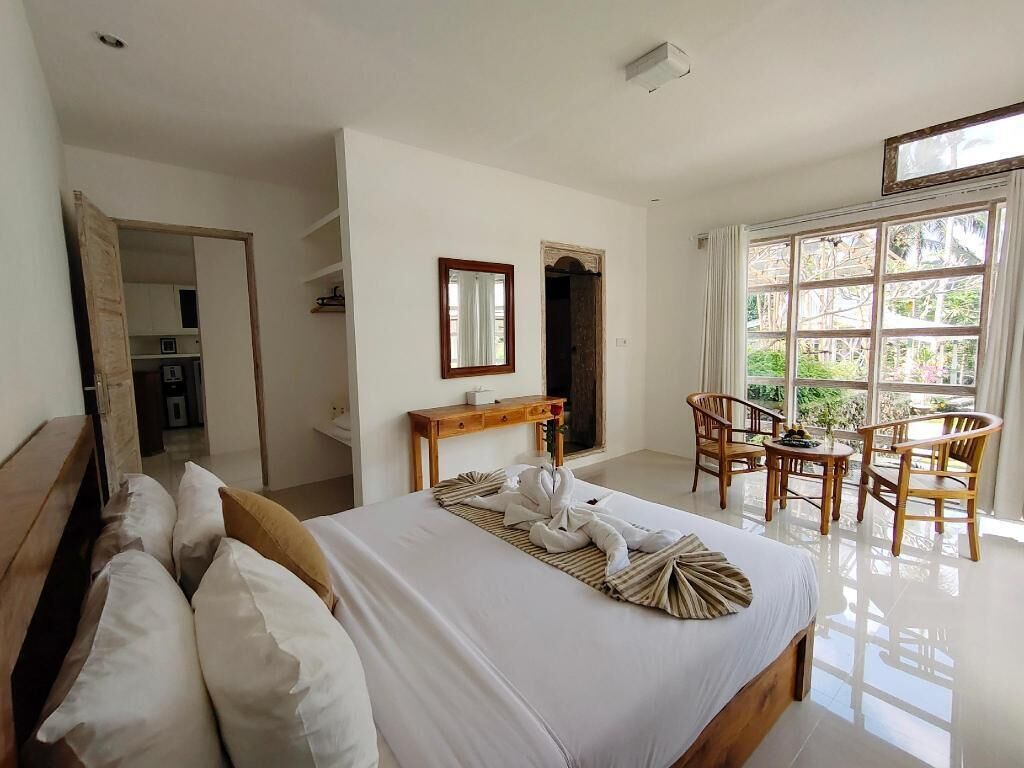 Cofres nos quartos, escrivaninha, Wi-Fi de cortesia, roupa de cama