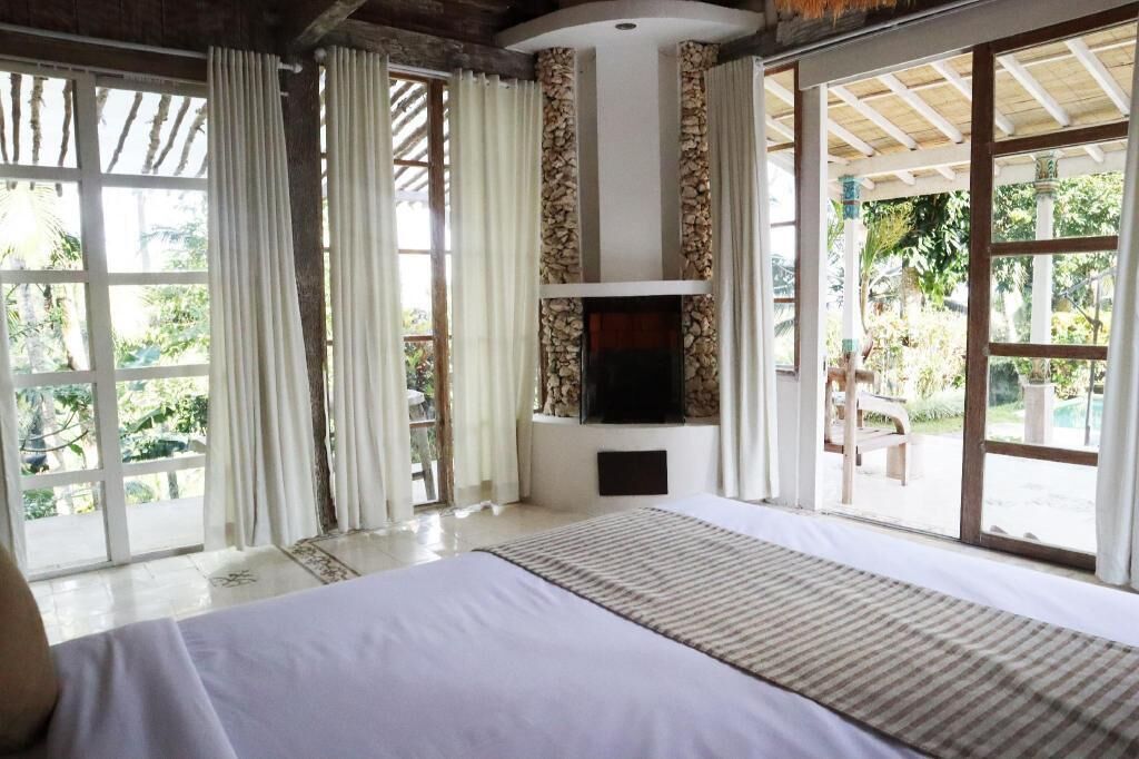 Cofres nos quartos, escrivaninha, Wi-Fi de cortesia, roupa de cama