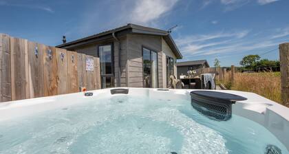 Forget Me Not Lodge, 4 Roadford Lake Lodges