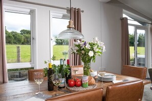 Dining - Daisy Lodge, 6 Roadford Lake Lodges (Lifton)