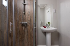 Combined shower/tub