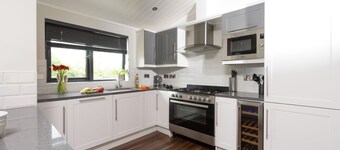 Blossom Lodge, 1 Roadford Lake Lodges