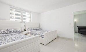 Room - Clean and modern two-bedroom apartment on the beach in Hollywood Florida  (Hollywood)